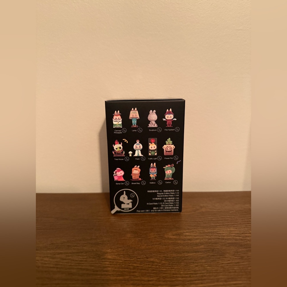 THE MONSTERS Almost Hidden Series Figures - Flask - Picture 5 of 7